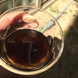 むのじじょうに新作♪黒胡麻もち麦茶（4コマ漫画風）