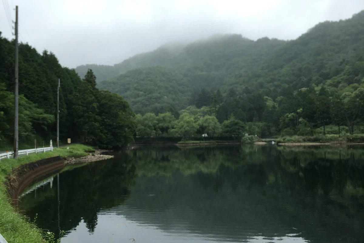 地図下方の「醫王寺」が正しい場所。福崎町立青少年野外活動センター近くに見える「医王寺」は間違って登録されている場所のよう。