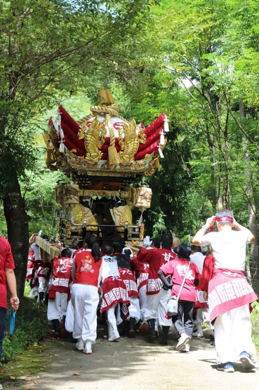 甘地の八幡神社祭り