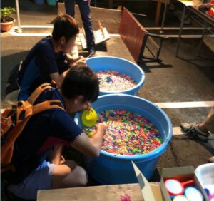 8月は恒例の夜店を開催！最高記録者にプレゼントも。｜天然かさがた温泉せせらぎの湯