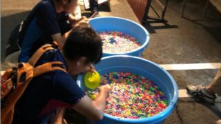 8月は恒例の夜店を開催！最高記録者にプレゼントも。｜天然かさがた温泉せせらぎの湯