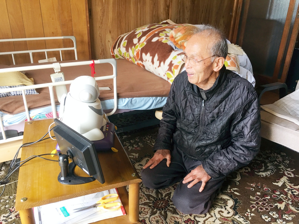 【市川町】友人が一人できました|見守りロボット「パペロ」反応上々