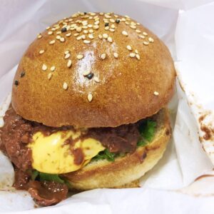 【福崎町】カカオマンがバーガー持ってやってきた｜むのじじょう