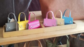 【福崎町】レジ袋有料化とあわせて可愛いエコバッグホルダー｜革工房Whim（ウィム）