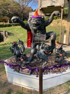 【福崎町】辻川山公園の妖怪がハロウィンパーティー