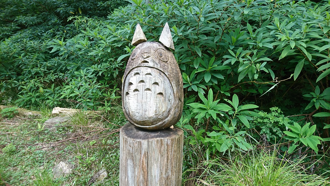 【宍粟市】 山中に現れる彫刻群がなんだかスゴイ|兵庫県道8号線(加美宍粟線)坂の辻峠