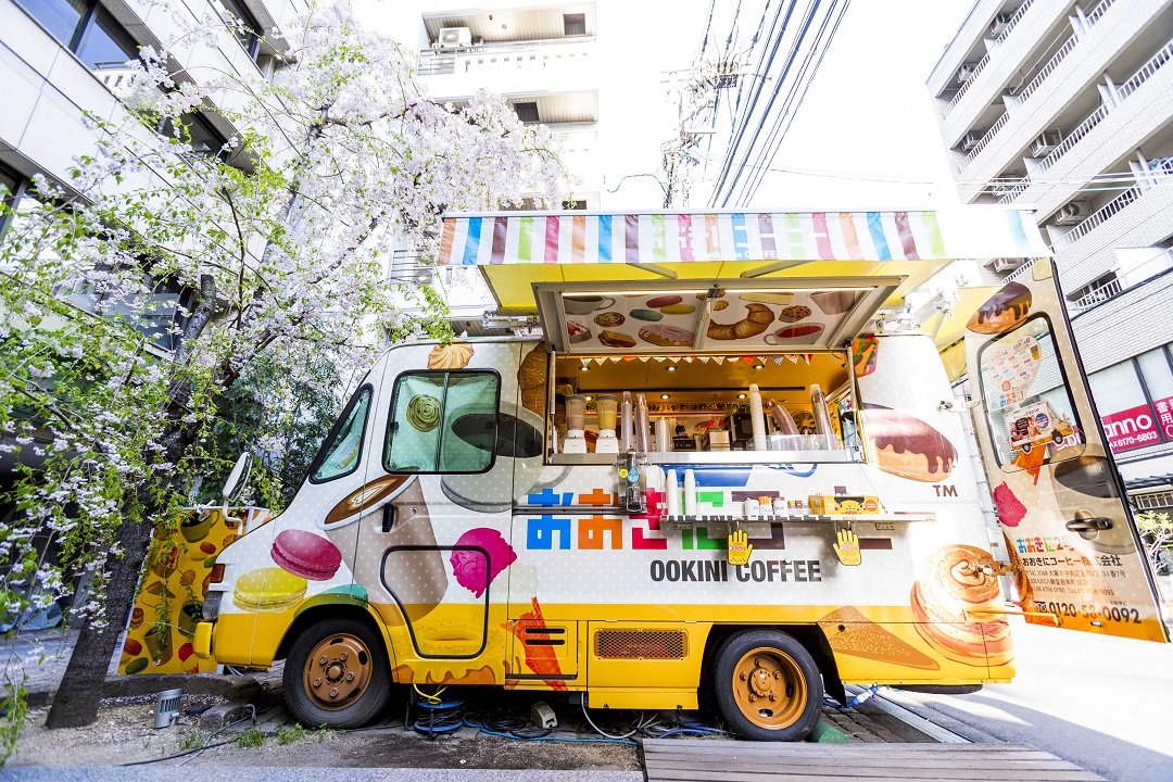 【神戸】輝く海と空を舞台にオシャレなキッチンカーが勢ぞろい|キッチンカーコレクション2020