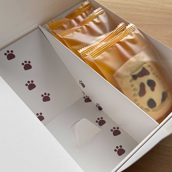 【可愛すぎる】型抜きして食べる猫型クッキー｜ヴィレヴァン