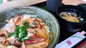 【市川町】間違いない！最強タマゴとブランド地鶏の『炭火焼 親子丼』｜いろり 勢賀の郷