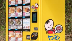 【ケンミン】黒枝豆も買える、冷凍ビーフン自動販売機を篠山工場前に設置