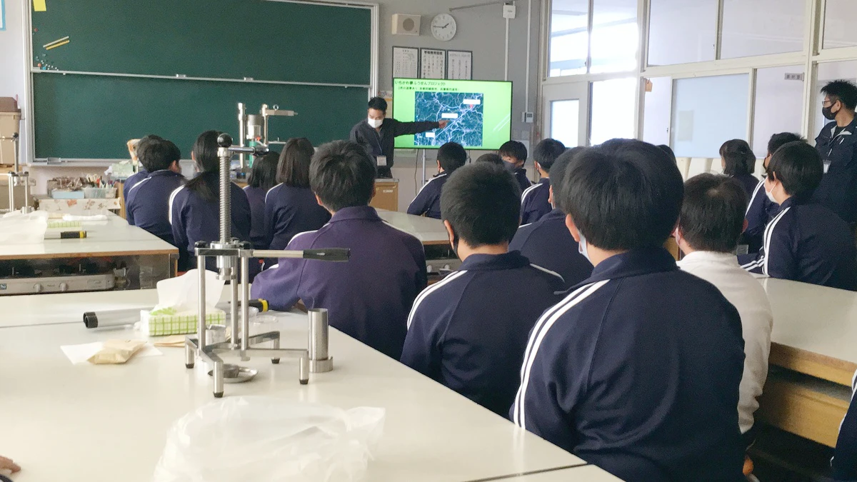 6次産業化を目指したい！育てた町花ヒマワリの搾油体験│川辺小学校（市川町）