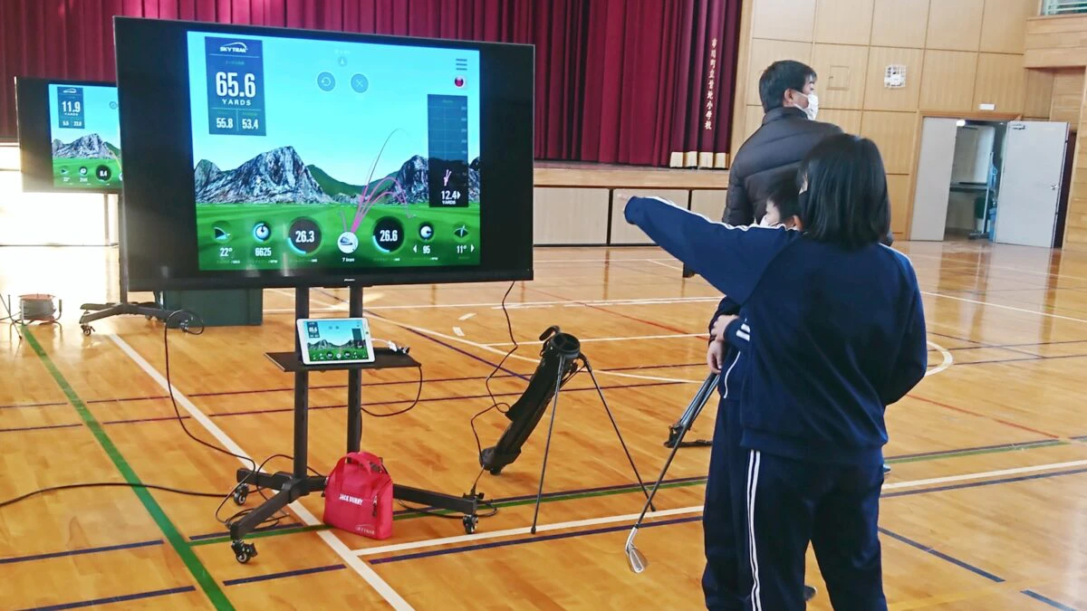 わが町の産業と歴史を学ぶ、ゴルフ体験会が開催 - 甘地小学校│市川町