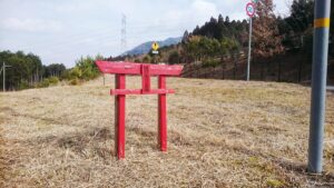 小春ロードで謎のミニ鳥居群が気になる！多可町