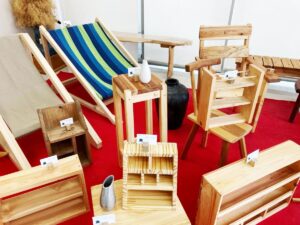 神崎高校生、制作の木工クラフト作品を展示中｜神河町