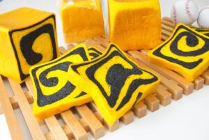 【トラパン】牛乳屋さんの食パン「メルクパン」にトラ柄の新商品│尼崎