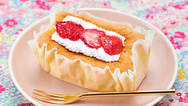 【ローソン100】ワンハンドスイーツの「ふわふわシフォンのショートケーキ」など2月の新商品が発売