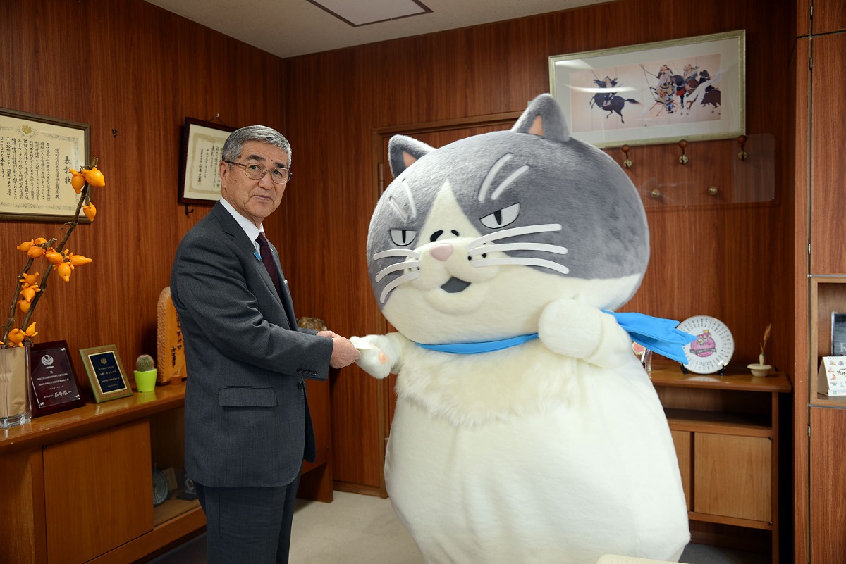 福崎町からスタート「かなしきデブ猫ちゃん」兵庫県内41市町を巡回