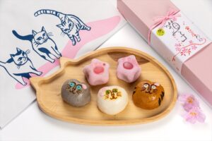 桜小路を歩く猫をイメージした「さくら猫子」が和菓子処『稲豊園』より発売