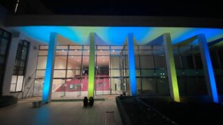 世界平和への願いを込めて。ウクライナカラーにライトアップ│加西市