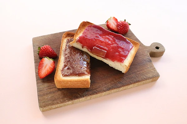 京都の和菓子屋のヒット商品『スライスようかん』に〈春のベリー〉味が新登場