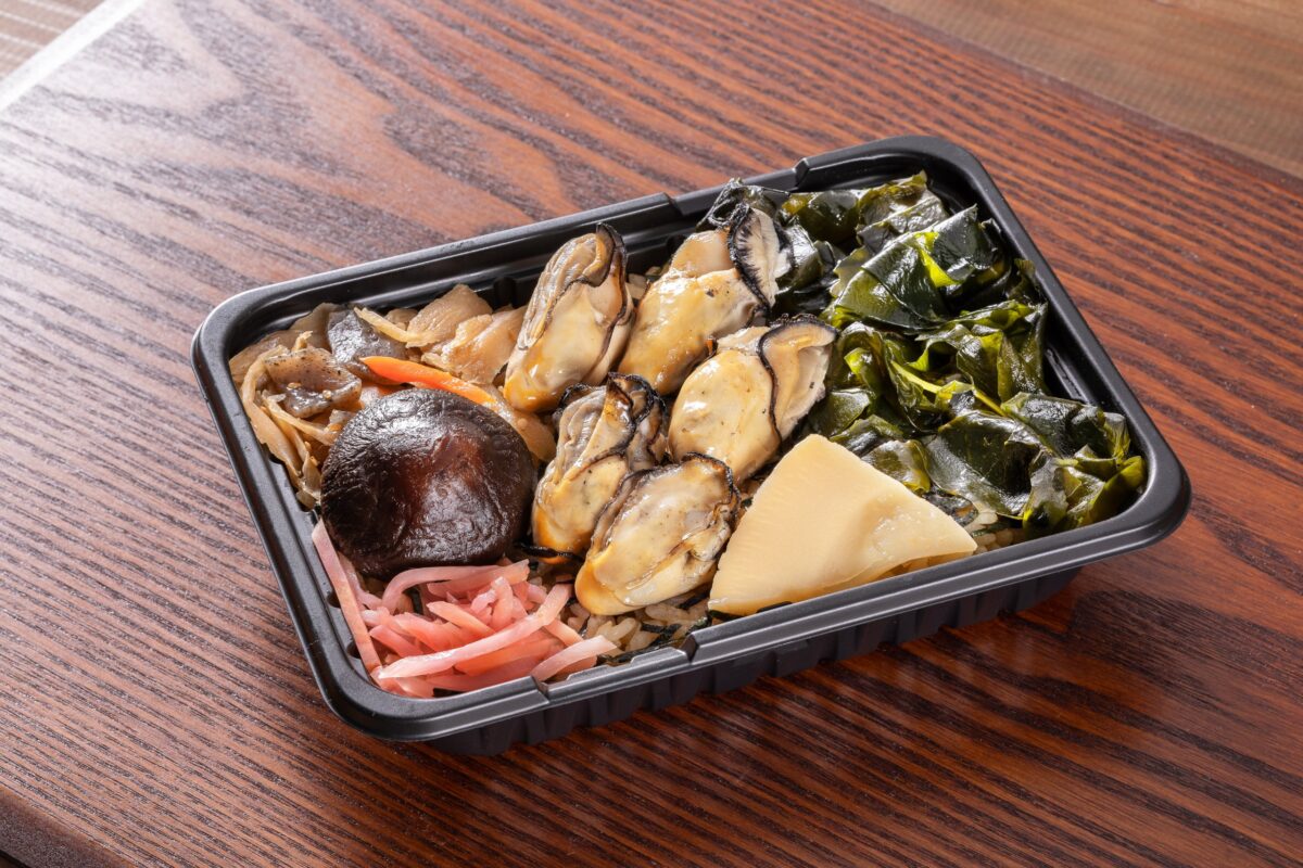 まねき食品の弁当が買える「冷凍自販機」登場。兵庫県の名物をテーマに5種