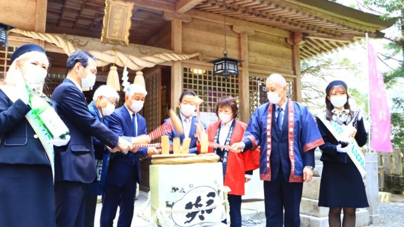 まぼろしの銘柄「三笑」庭田神社で蔵出式│宍粟市