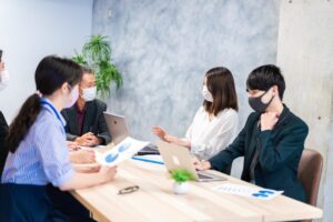 屋外、会話なしならマスク不要。厚生労働省、マスク着用の考え方を明確化