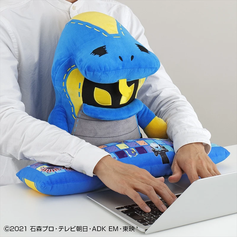 【かわいい】仮面ライダーリバイスの「ラブコフ」が PCクッションになって登場！