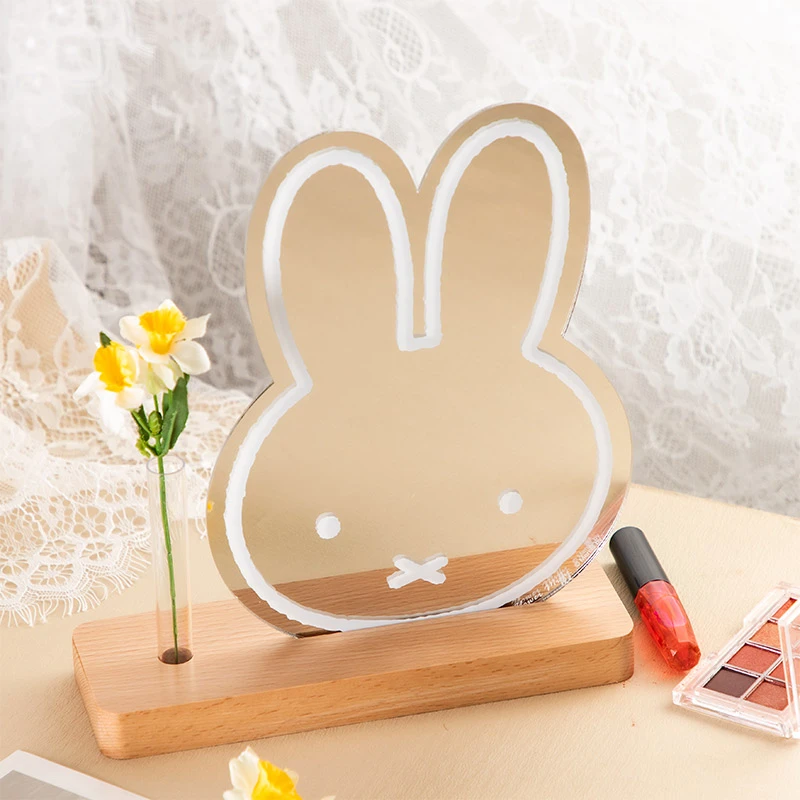お花を生けて楽しめるミッフィーの一輪挿し付きアクリルミラーが好評販売中｜フラワーミッフィー