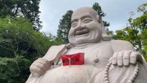 【弥勒寺】ご利益も大きい！？「日本一の布袋さま」を見てきた｜姫路市 夢前町