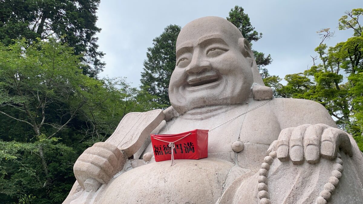 弥勒寺】ご利益も大きい！？「日本一の布袋さま」を見てきた｜姫路市
