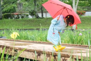【梅雨グッズ】雨の日のメイちゃんをイメージしたキッズ用レインウェアが、6月11日(土)より順次発売｜ジブリがいっぱい どんぐり共和国