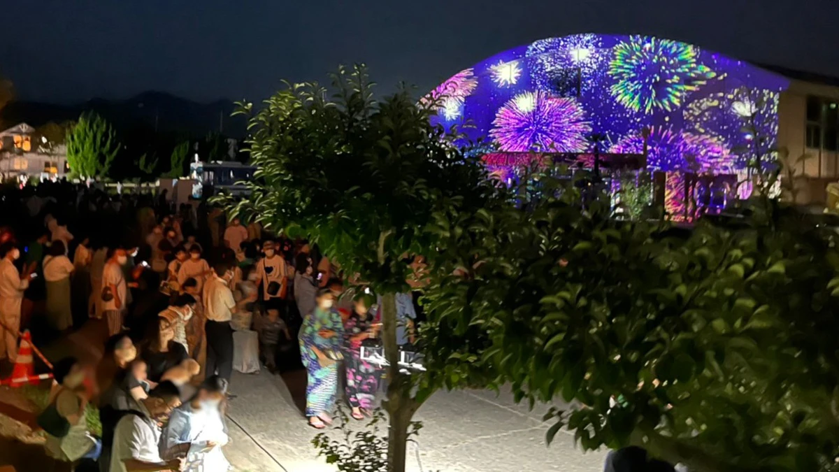 福崎の夜空を彩る、3年ぶりの大輪。打上花火1000発