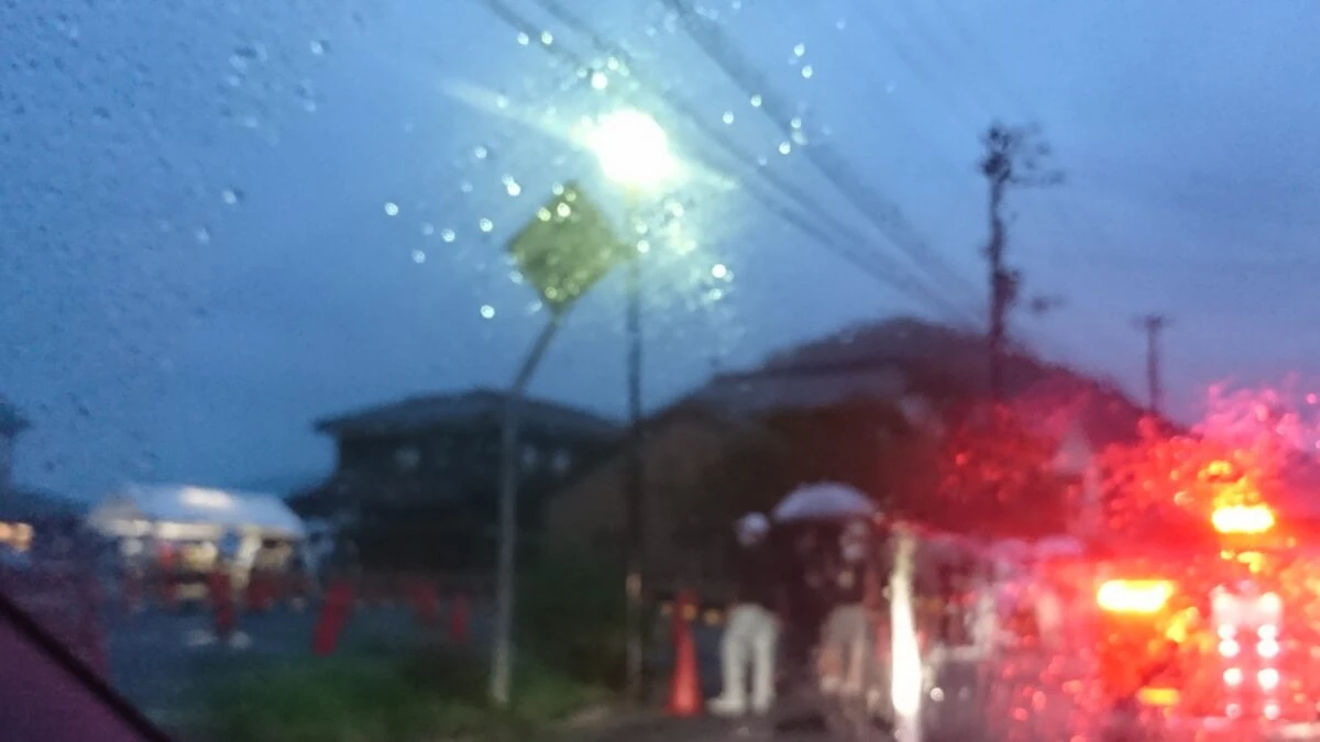雨にも負けず。朝来の山間に響く、3年ぶりの打上花火