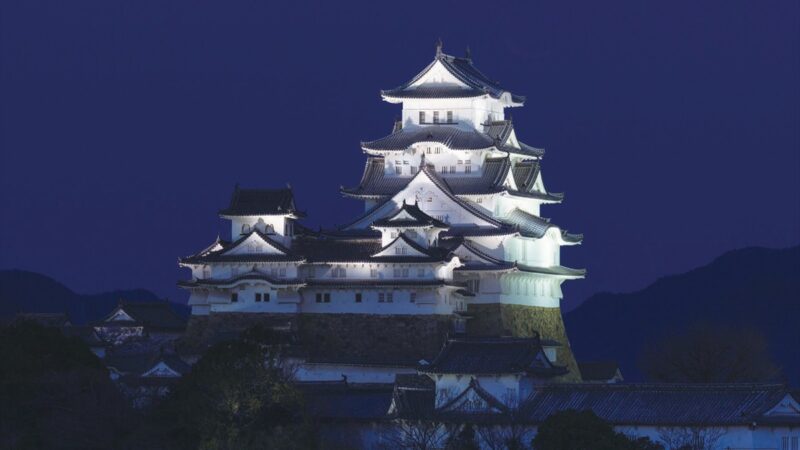 「姫路城プレミアムナイトツアー」夜間の姫路城大天守内への登閣ができる！
