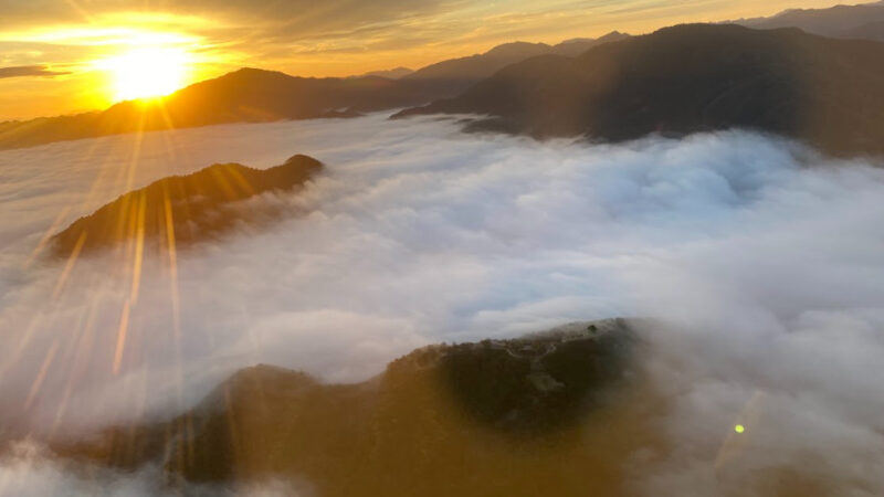 【朝来市】竹田城の雲海を日の出とともに空から鑑賞できる「竹田城の雲海とご来光ツアー」期間限定で実施