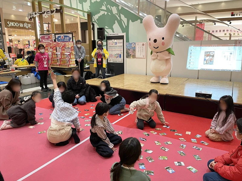 お正月はみんなでかるた大会！「カーミンのかるた大会」に行ってきた｜イオンモール加西北条