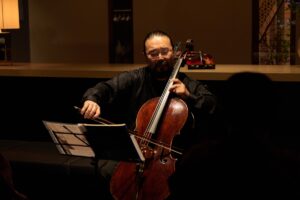 赤穂温泉『銀波荘』でチェリスト「近藤浩志」氏のコンサートが開催