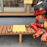 歴史的盤面を再現。あなたはどう指す？妖怪ベンチ「河童」の将棋盤面がリニューアル│福崎町