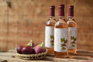 【川西市】特産のいちじく「朝採りの恵み」を使ったワインを販売