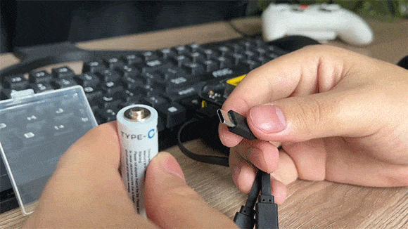 電池に直接USB。専用充電器が不要な単3形リチウム充電池「pttearth」登場