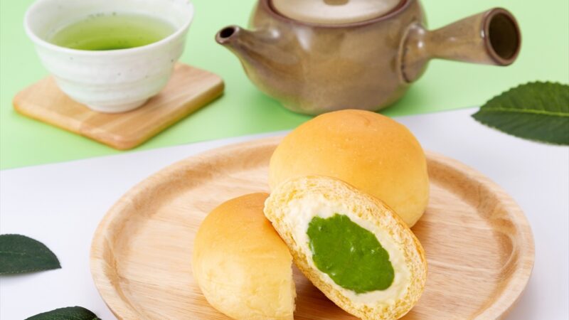 【ファミマ】程よい苦味と甘味が特長。「冷やして食べる とろけるくりーむパン 出雲抹茶」が4月25日（火）より販売