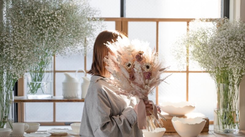 母の日にドライフラワー専門店の花束を。6種類のドライフラワースワッグが数量限定発売