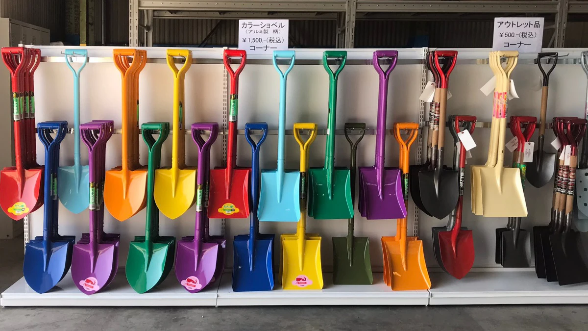 100年の歴史。トンボ工業株式会社 福崎工場で各種農具アウトレット市が開催