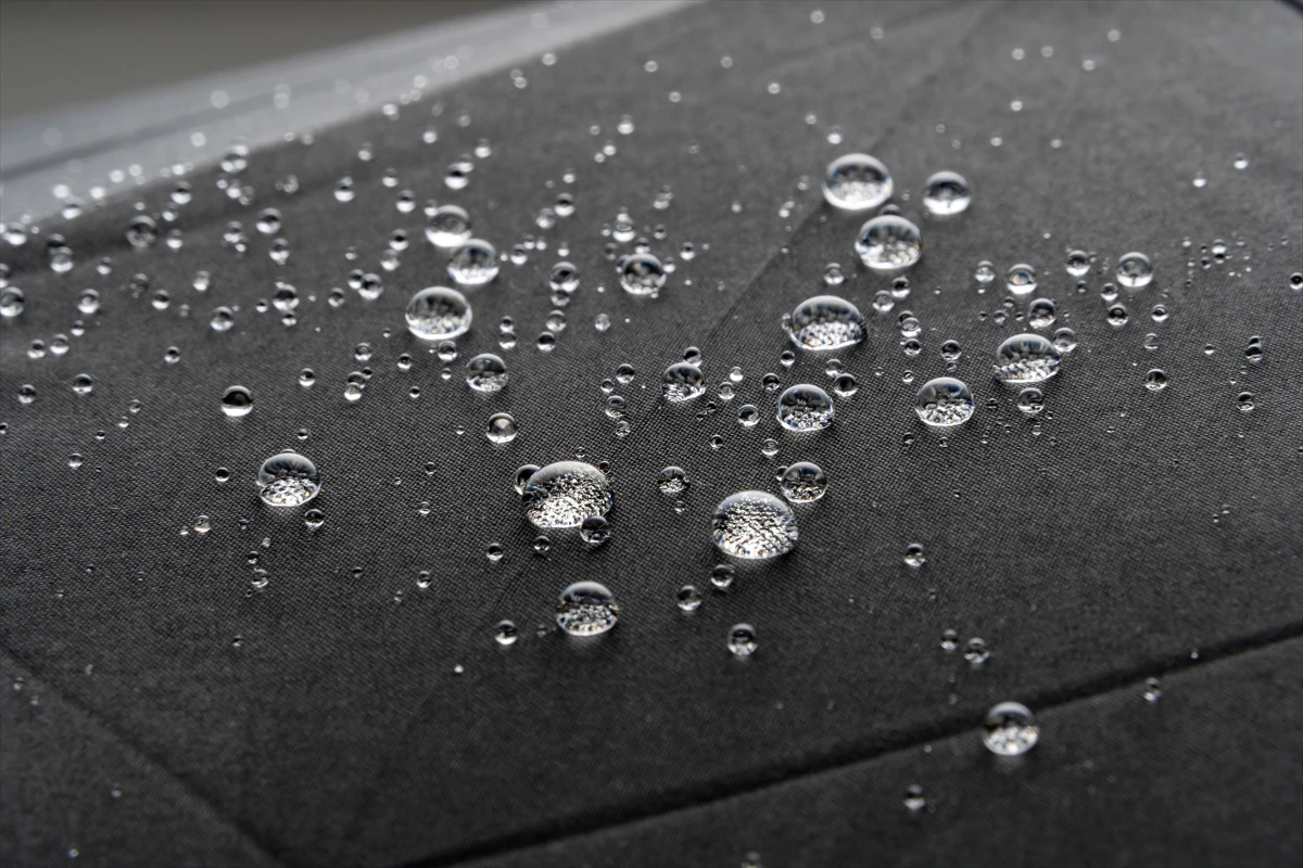 雨の日も快適に。3秒で折りたためる傘 urawaza に新シリーズが登場
