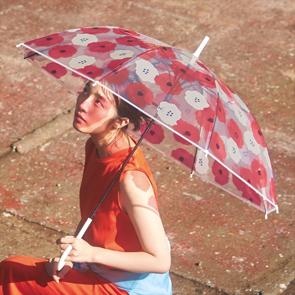 憂鬱な雨の日を楽しくオシャレに過ごすWpc.の”長く使えるビニール傘”