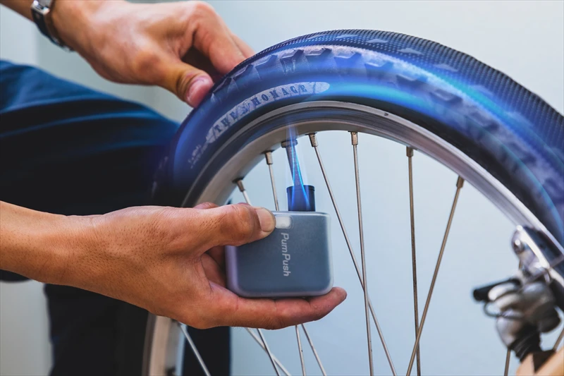 空気入れの革命！超小型の自転車用電動ポンプ「パンプッシュ」の先行販売が開始
