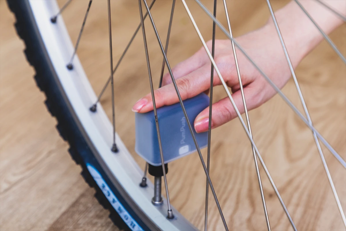 空気入れの革命！超小型の自転車用電動ポンプ「パンプッシュ」の先行販売が開始