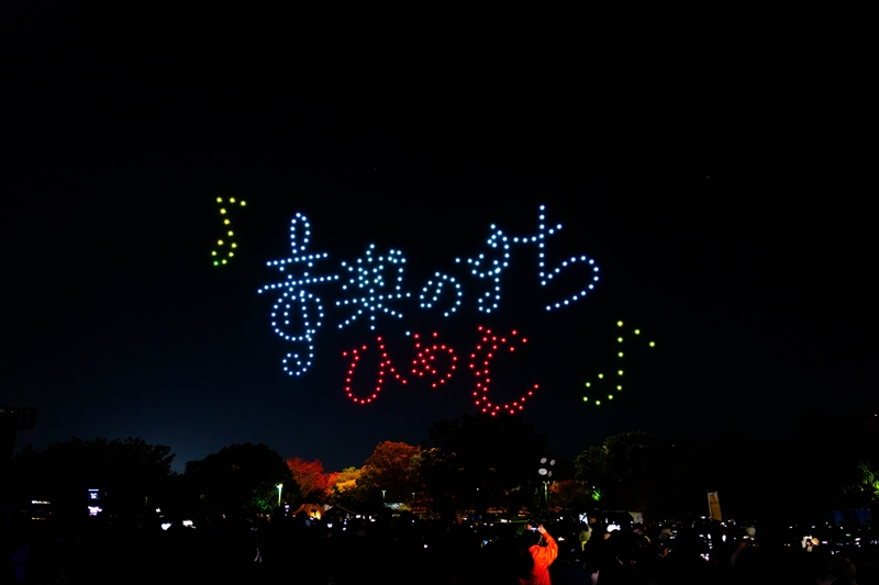 【姫路市】姫路城で初のドローンショーが開催。世界文化遺産登録30周年を盛大に祝う