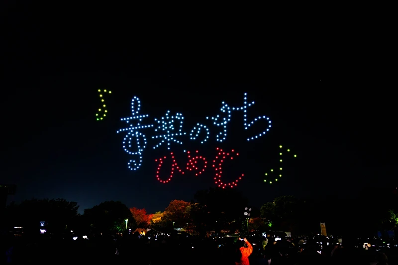 【姫路市】姫路城で初のドローンショーが開催。世界文化遺産登録30周年を盛大に祝う